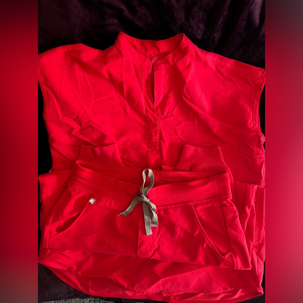 Figs Scrub Set (PO#1785 Top/PO#1784 Bottoms) Pop Red Color